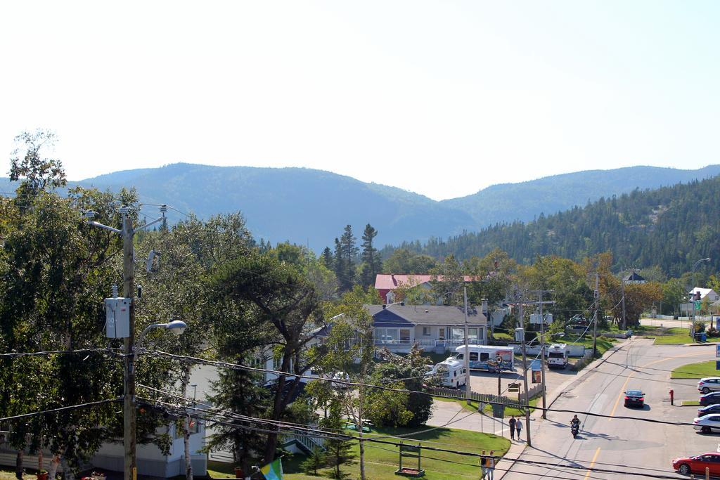 Hôtel Motel Le Beluga Tadoussac Exterior foto